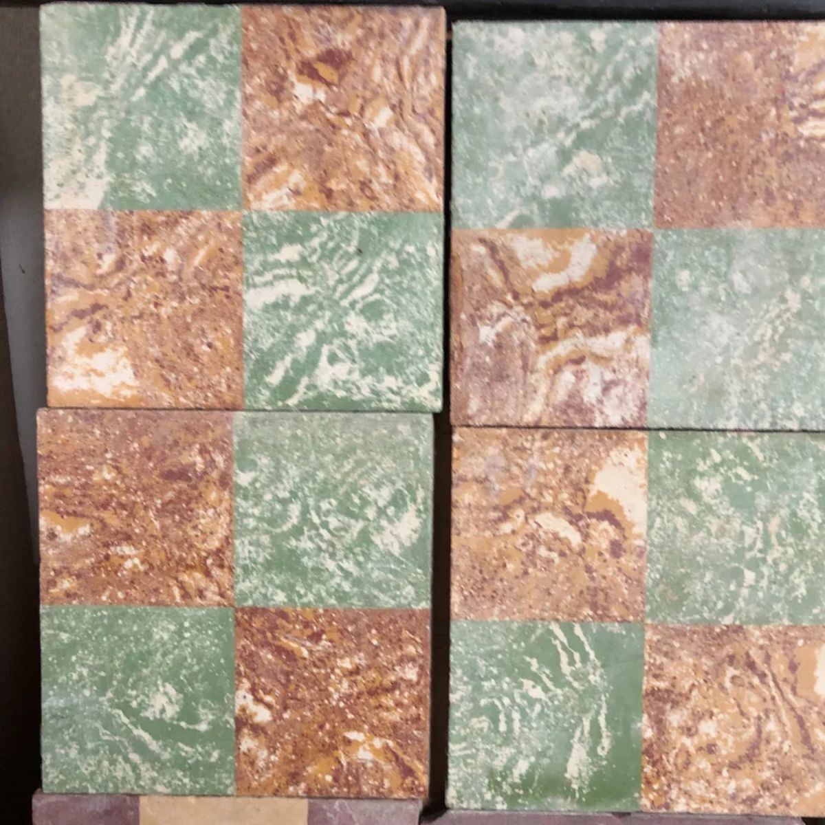 Retro oranje/groene tegels (6,2 m2 LOT)