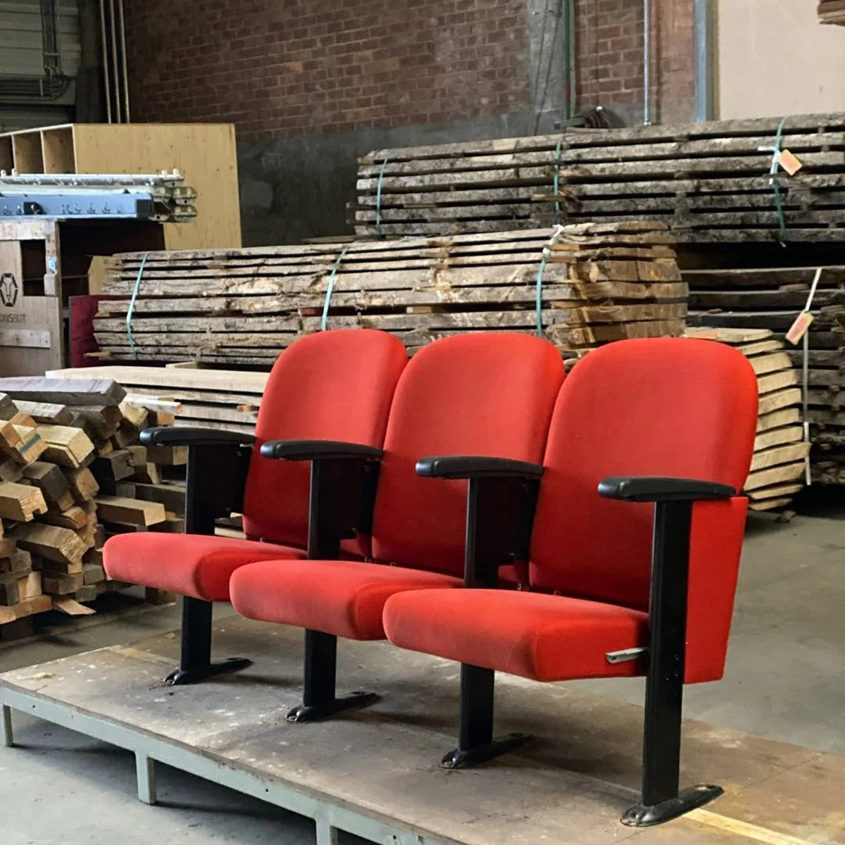 Rode auditorium stoelen