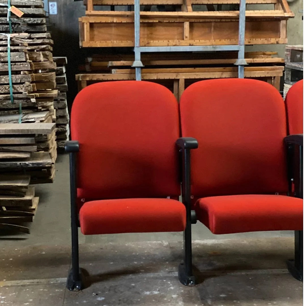 Rode auditorium stoelen