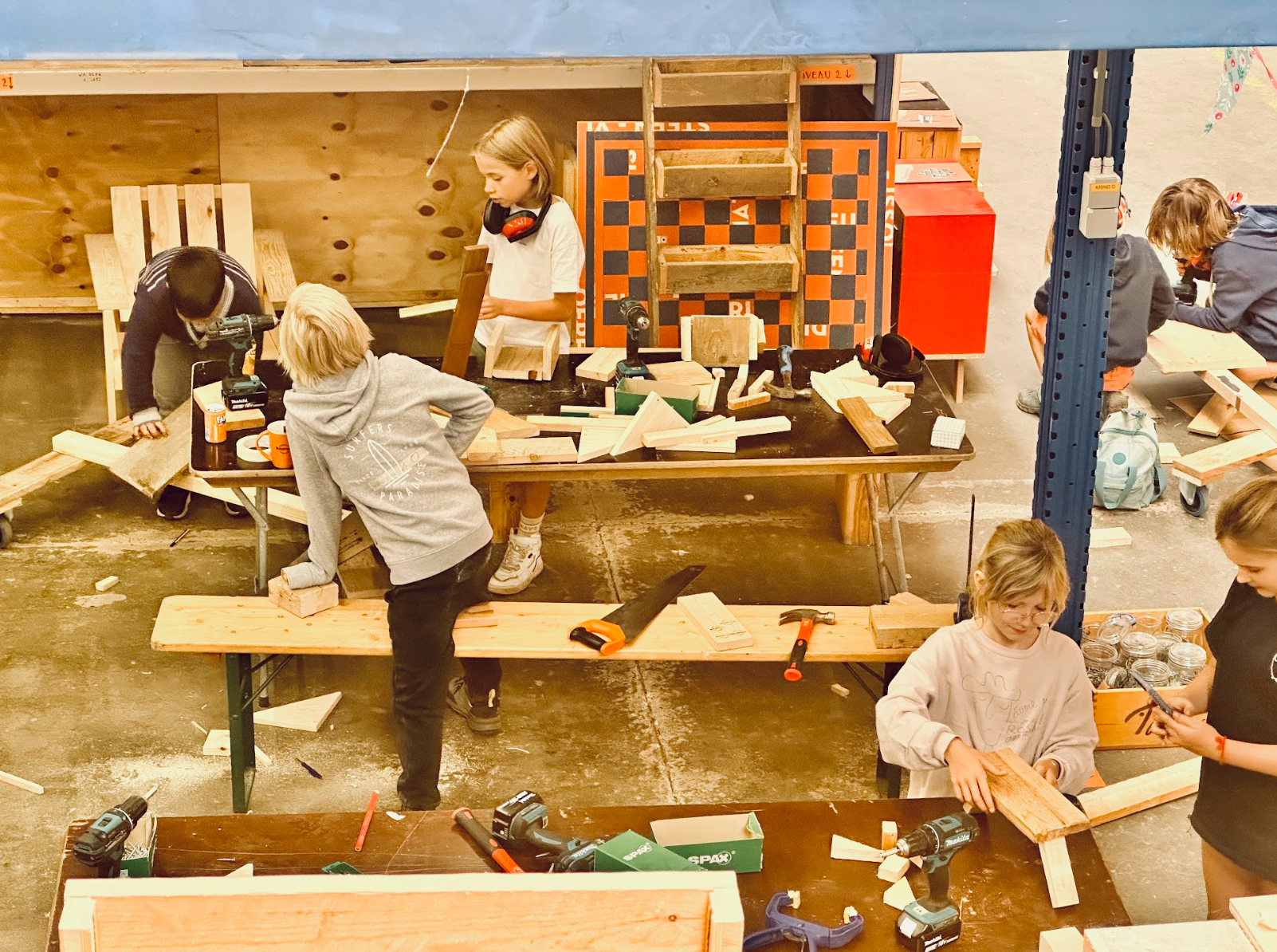 ZEEPKISTEN WORKSHOP - HELE DAG WORKSHOP - INSCHRIJVEN MET MEER PERSONEN VOOR 1 ZEEPKIST? STUUR MAILTJE NAAR WERKPLAATS@BUURMANANTWERPEN.BE