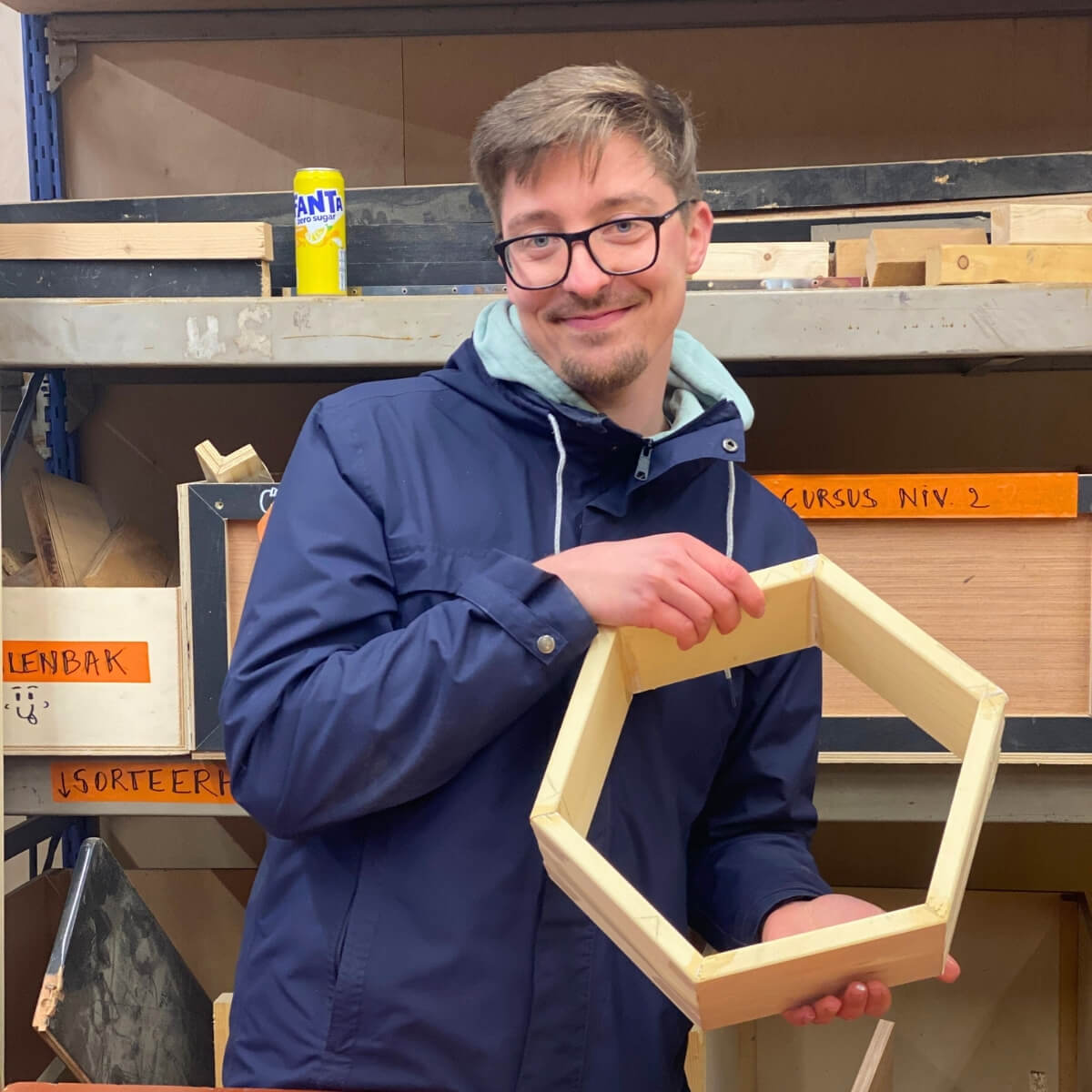 GEOMETRIC SHELVES - HALVE DAG WORKSHOP